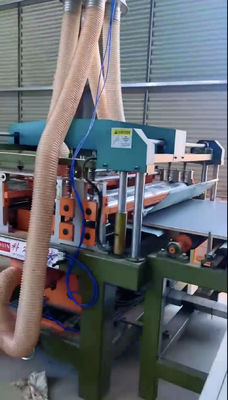 品質  Four Sides Edge Trimming Saw Short Cycle Hot Press Machine 4X8 4X9 4X10 工場