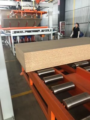 品質  Laminating Production Line Short Cycle Press Melamine Hot Press Machine 900T to 1600T 工場