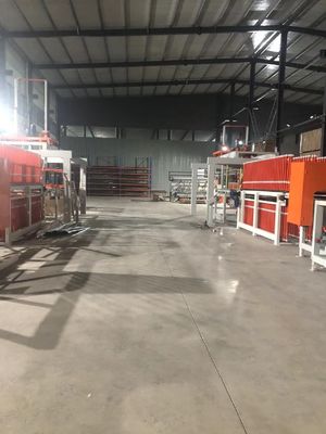 品質  15KW Short Cycle Hot Press Laminating Line For Furniture Board 1200 ton 工場