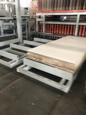 木製板 MDF板ラミネートのためのフルオートマティック高圧短サイクルホットプレス